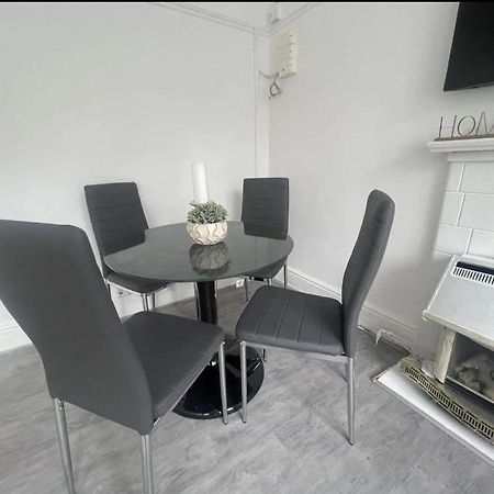 Charming 2 Bed Flat On Tower Bridge Londres Exterior foto