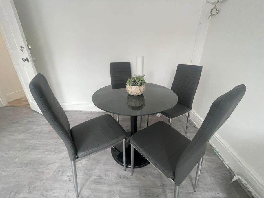 Charming 2 Bed Flat On Tower Bridge Londres Exterior foto